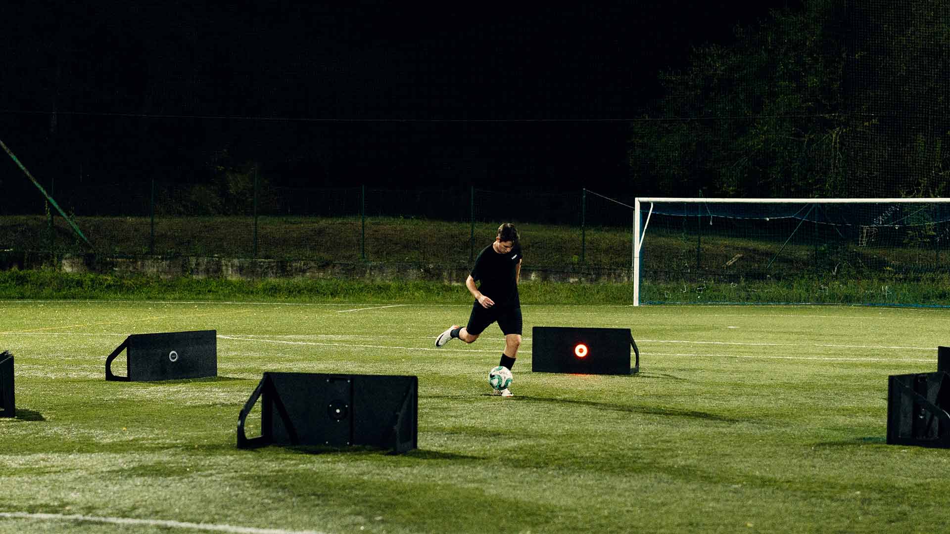 The best football drills to work on your vision with the Voon Football Pro rebounders.