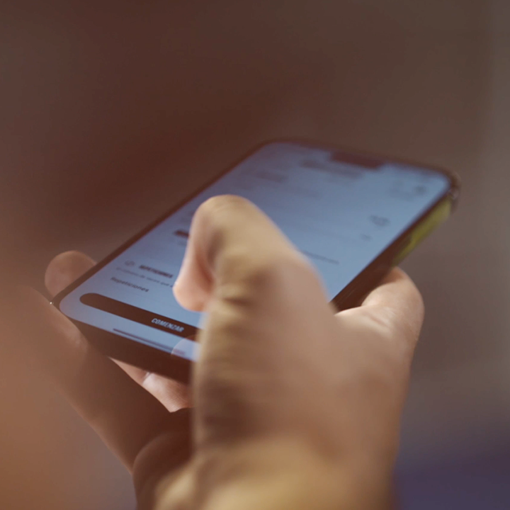 The first-ever smart rebounder for padel. Voon Padel smart rebounder with the Voon Sports App